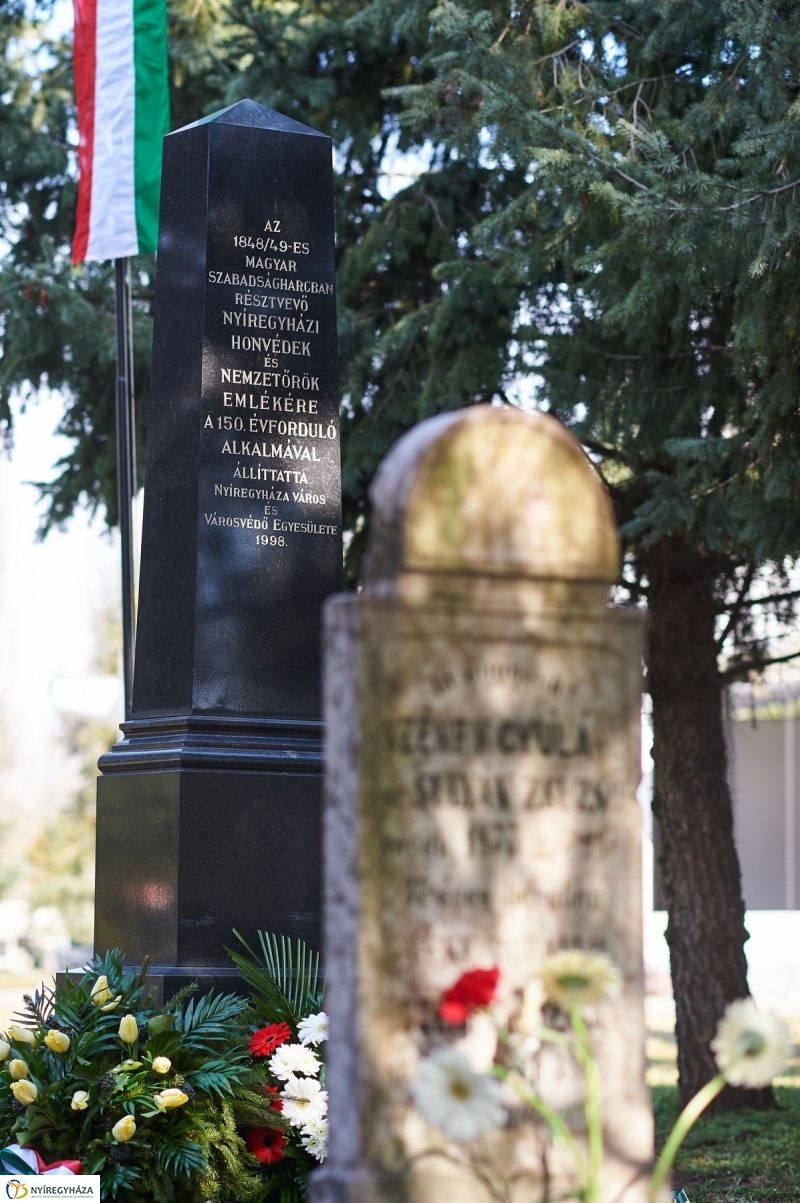 Koszorúzás az Északi temetőben - fotó Szarka Lajos