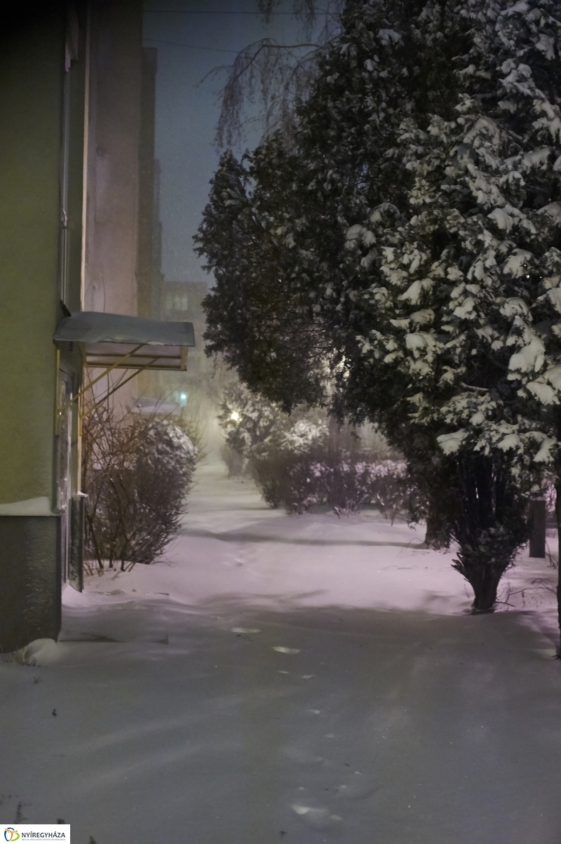 Tél a tavaszban éjfél után - fotó Szarka Lajos