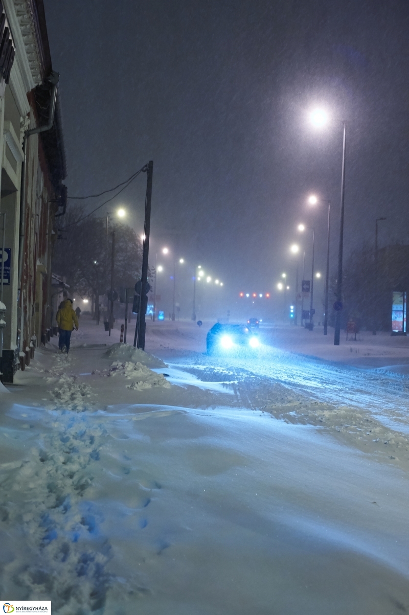 Tél a tavaszban éjfél után - fotó Szarka Lajos