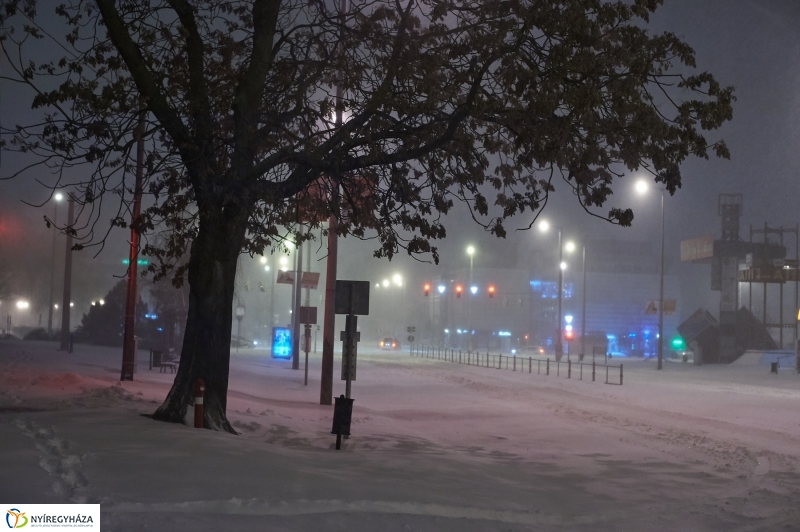 Tél a tavaszban éjfél után - fotó Szarka Lajos