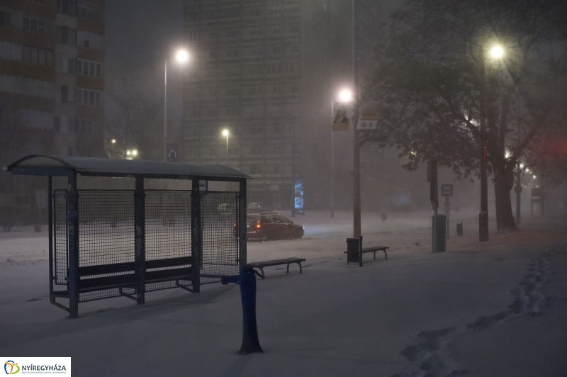 Tél a tavaszban éjfél után - fotó Szarka Lajos