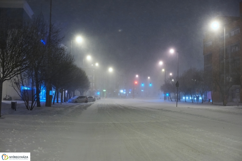 Tél a tavaszban éjfél után - fotó Szarka Lajos