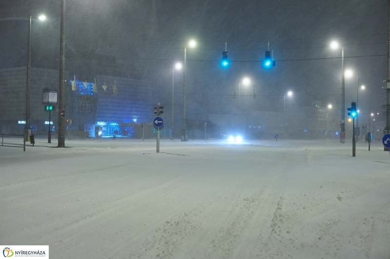 Tél a tavaszban éjfél után - fotó Szarka Lajos