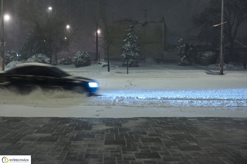 Tél a tavaszban éjfél után - fotó Szarka Lajos