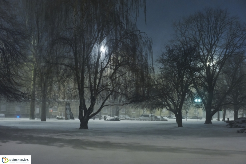 Tél a tavaszban éjfél után - fotó Szarka Lajos