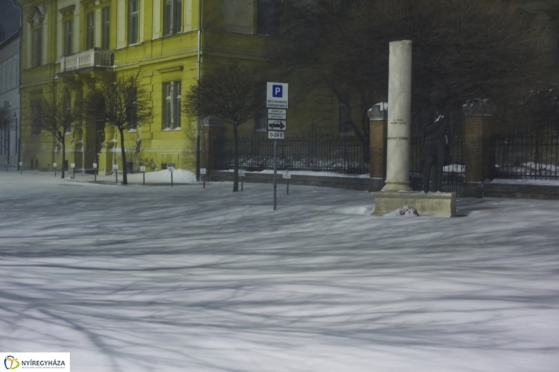 Tél a tavaszban éjfél után - fotó Szarka Lajos