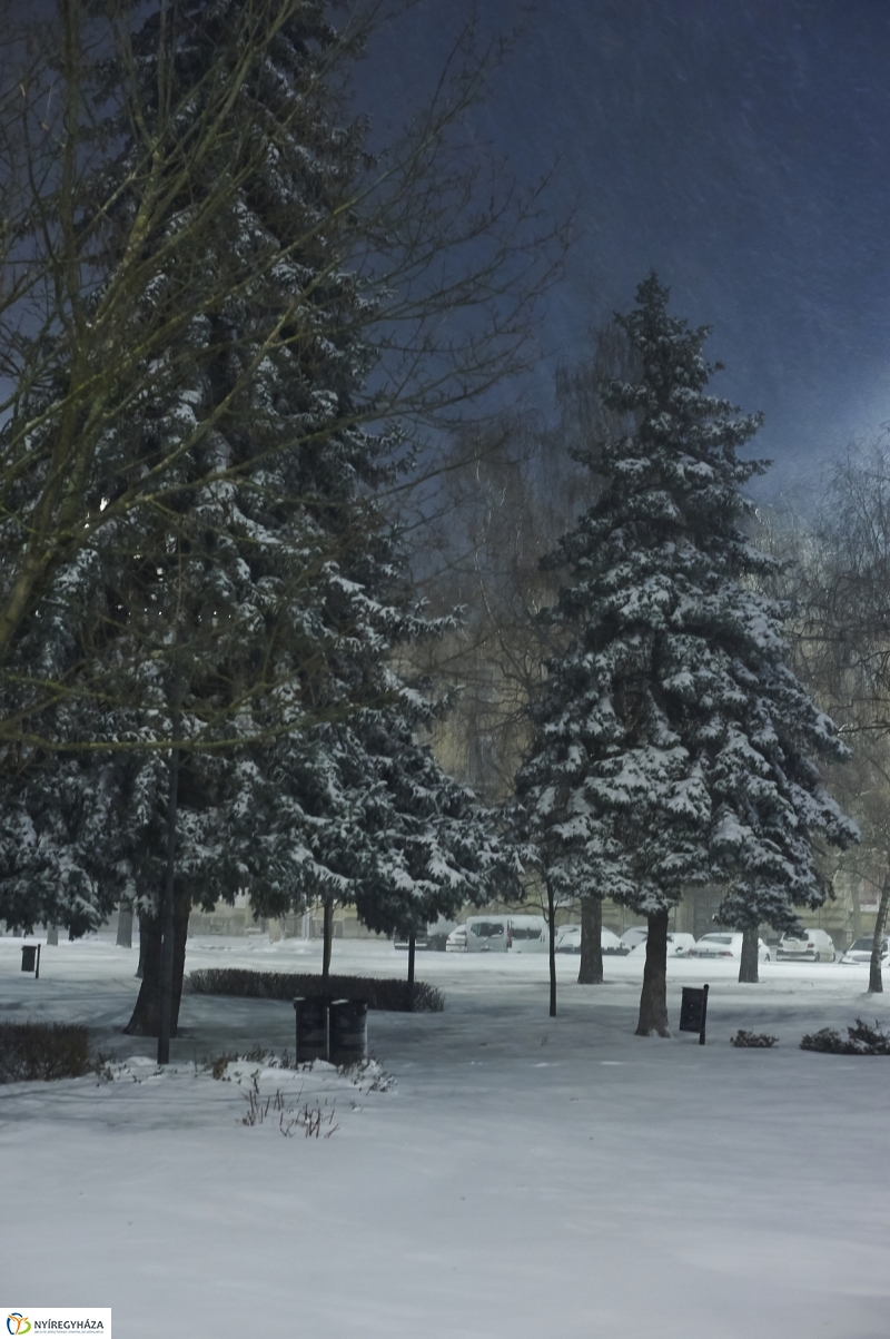 Tél a tavaszban éjfél után - fotó Szarka Lajos
