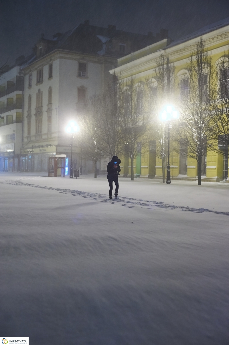 Tél a tavaszban éjfél után - fotó Szarka Lajos