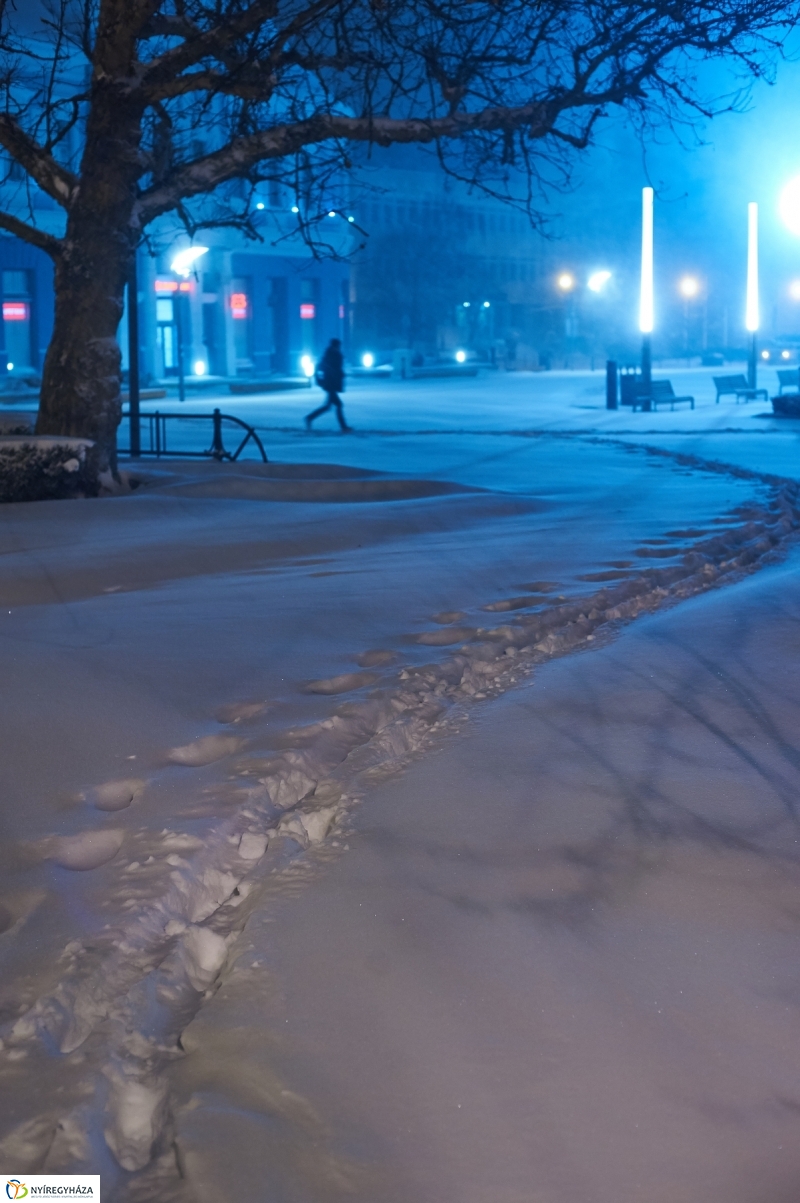 Tél a tavaszban éjfél után - fotó Szarka Lajos