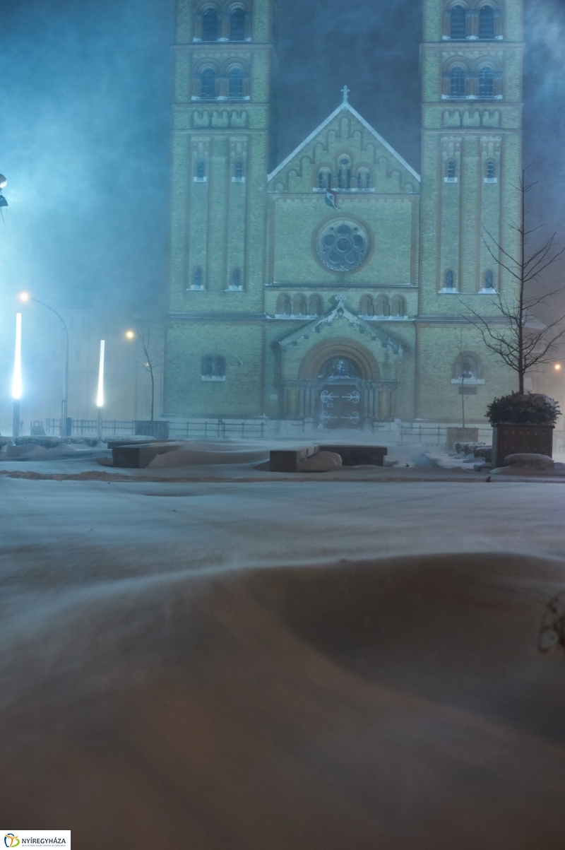 Tél a tavaszban éjfél után - fotó Szarka Lajos