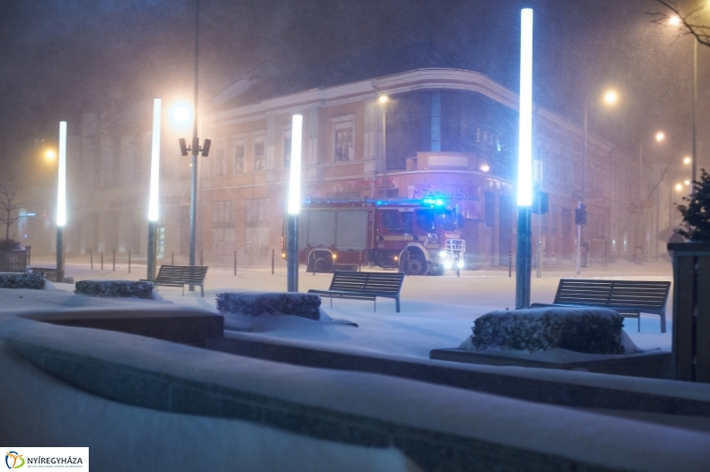 Tél a tavaszban éjfél után - fotó Szarka Lajos