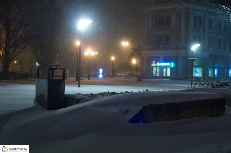 Tél a tavaszban éjfél után - fotó Szarka Lajos
