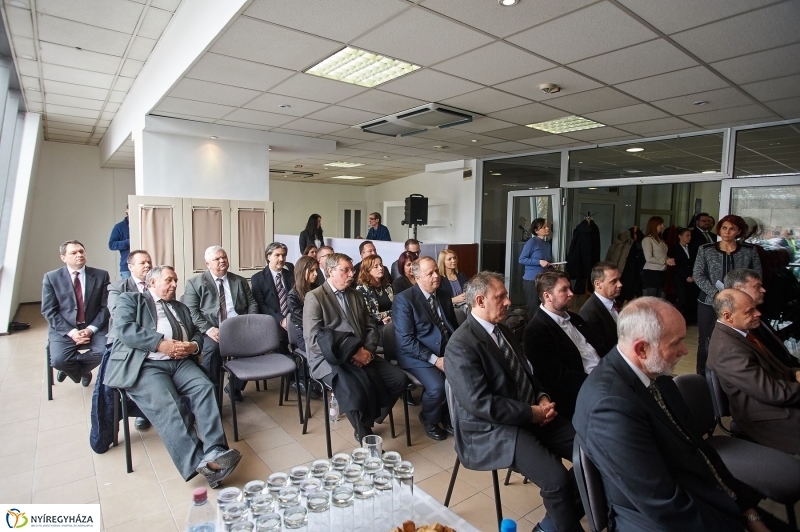 Kormányablak átadás a vasútállomáson - fotó Szarka Lajos