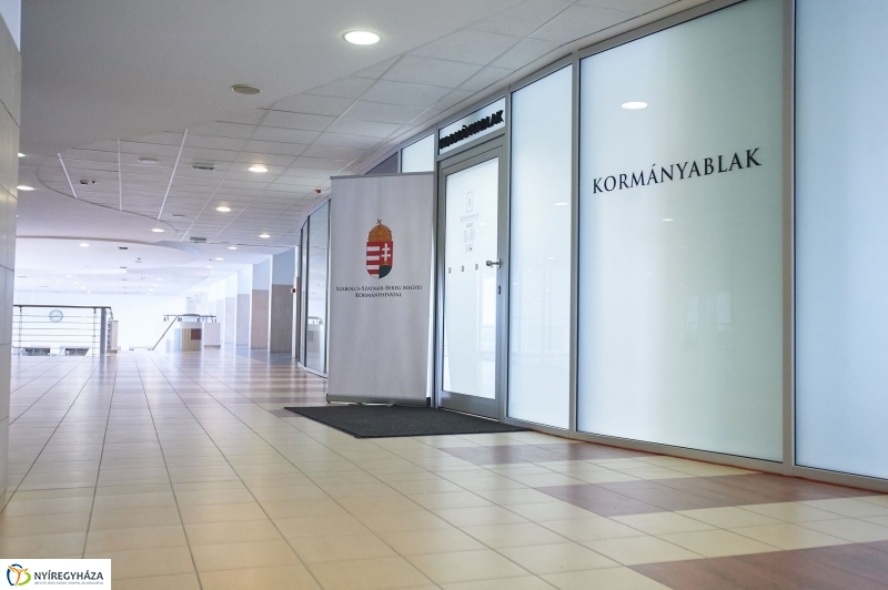 Kormányablak átadás a vasútállomáson - fotó Szarka Lajos