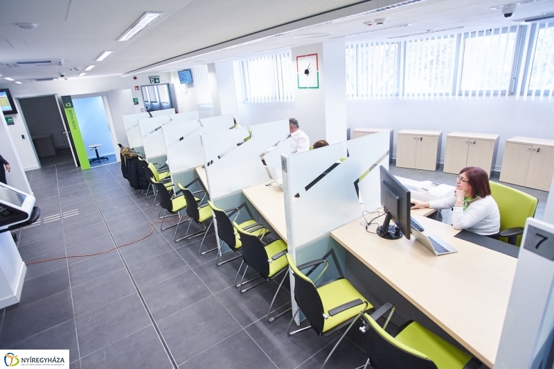 Kormányablak átadás a vasútállomáson - fotó Szarka Lajos