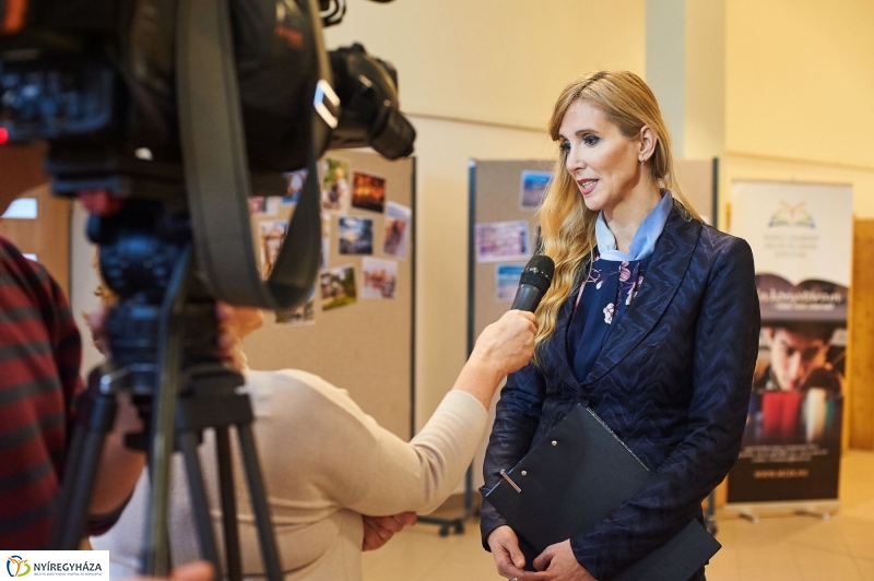 Irodalmi barangolások könyvbemutató - fotó Szarka Lajos