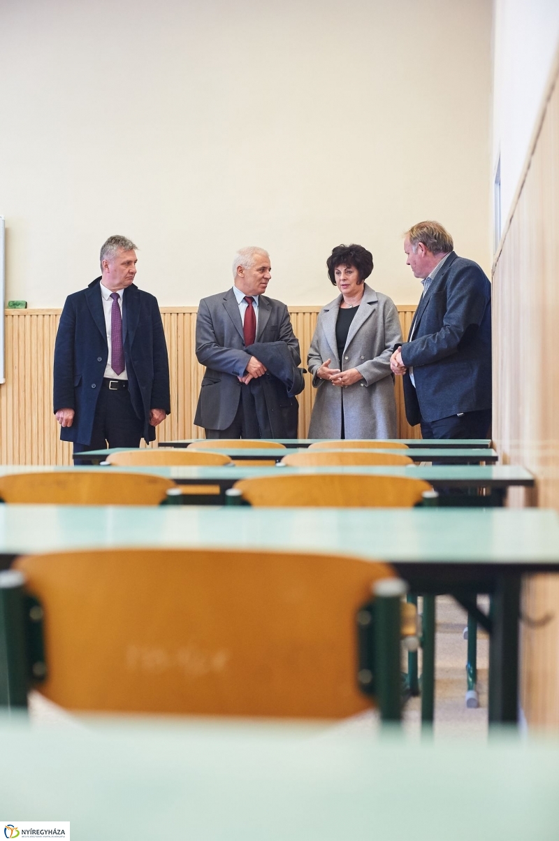 Felújított Inczédy iskola - fotó Szarka Lajos