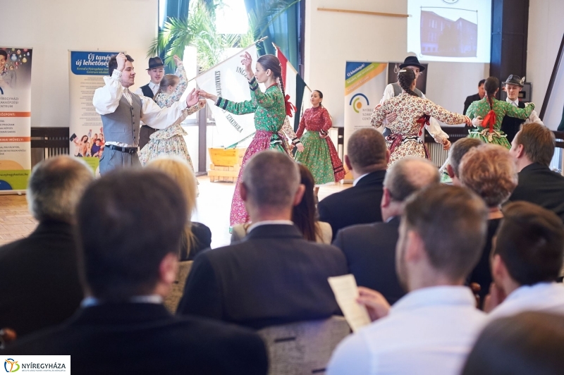 Felújított Inczédy iskola - fotó Szarka Lajos