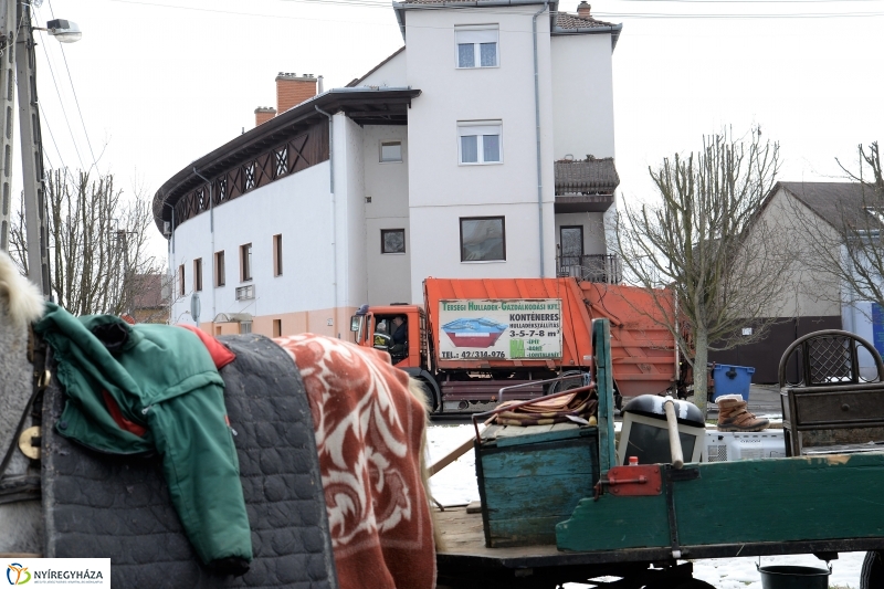 Lomtalanítás Nyíregyházán - fotó Trifonov Éva