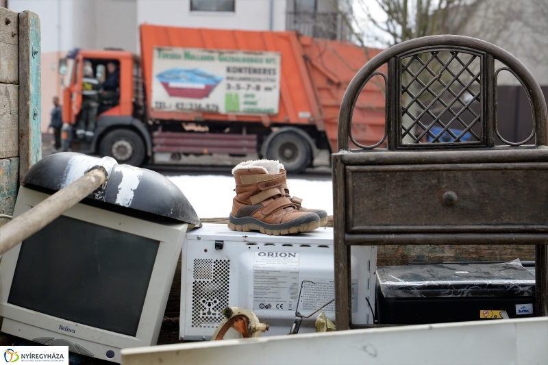 Lomtalanítás Nyíregyházán - fotó Trifonov Éva