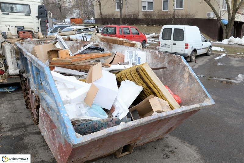 Lomtalanítás Nyíregyházán - fotó Trifonov Éva