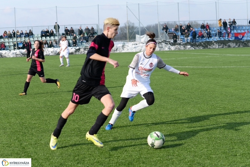 Városi derbi a női focistáknál - fotó Trifonov Éva