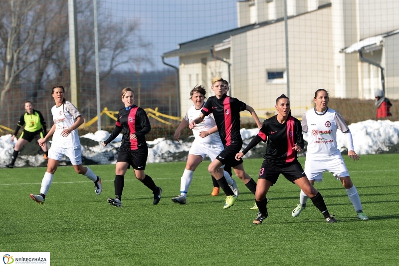 Városi derbi a női focistáknál - fotó Trifonov Éva