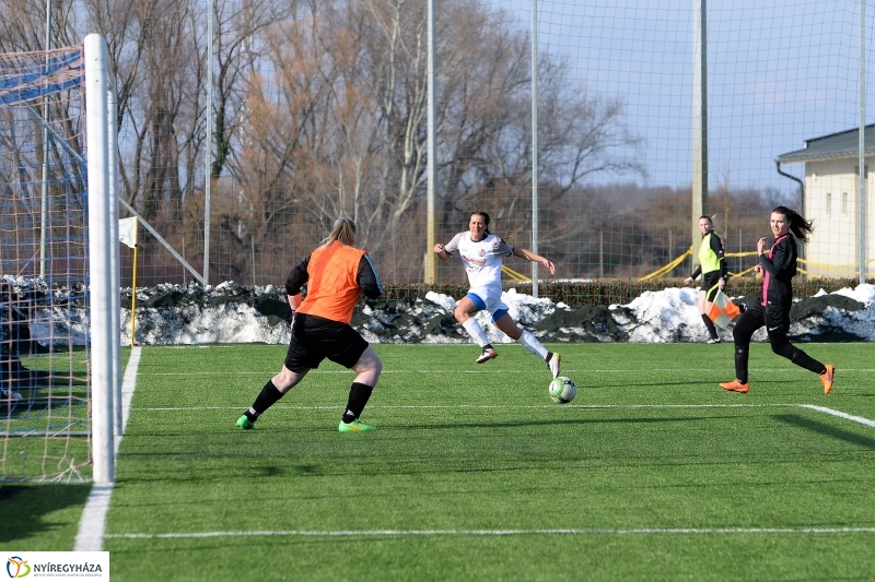 Városi derbi a női focistáknál - fotó Trifonov Éva
