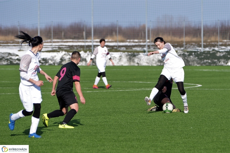 Városi derbi a női focistáknál - fotó Trifonov Éva