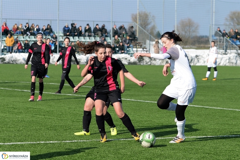 Városi derbi a női focistáknál - fotó Trifonov Éva