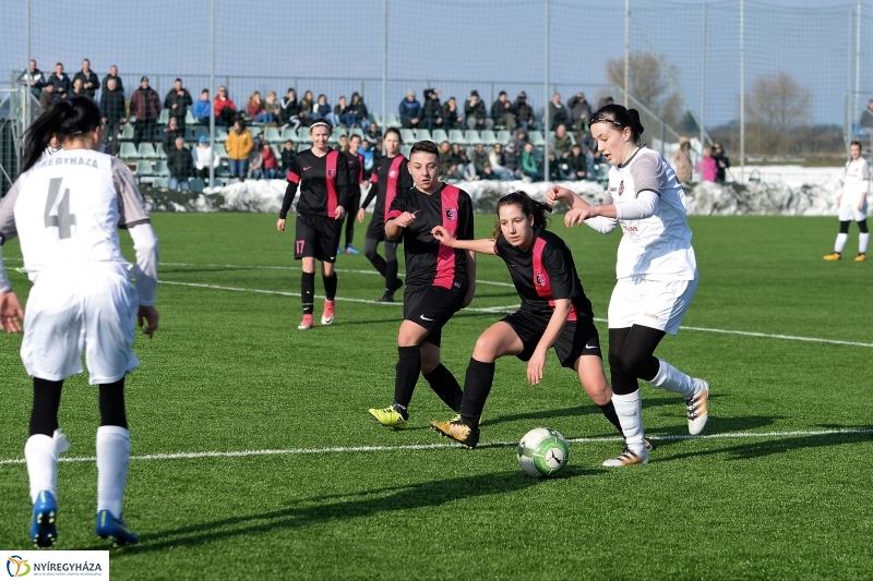 Városi derbi a női focistáknál - fotó Trifonov Éva
