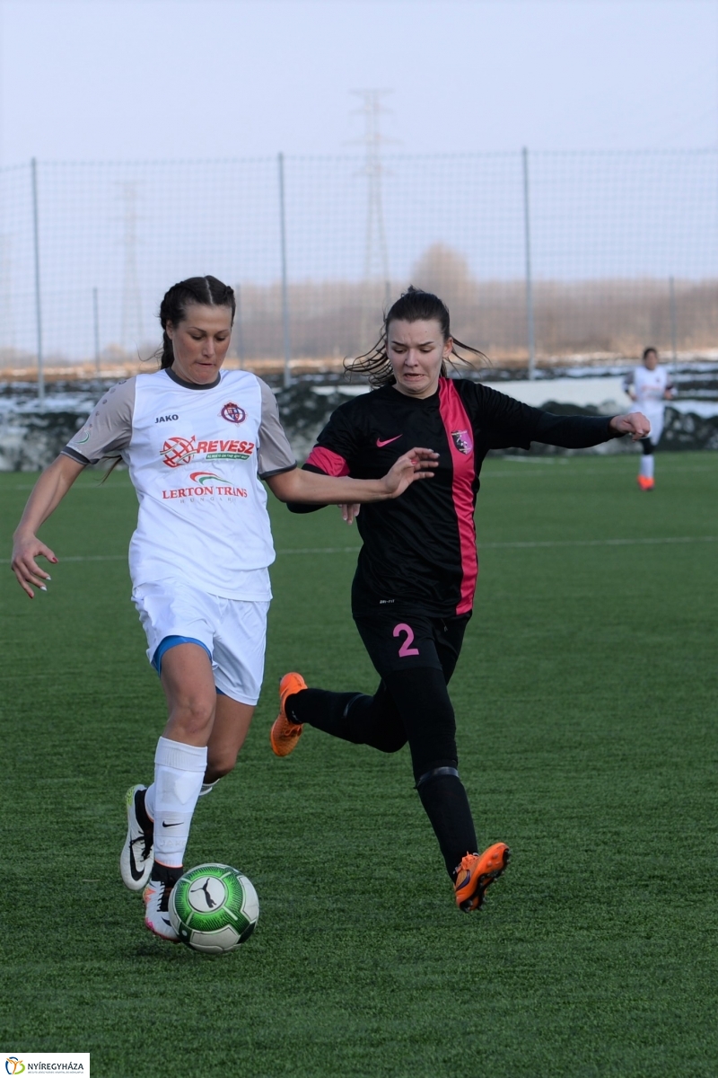 Városi derbi a női focistáknál - fotó Trifonov Éva