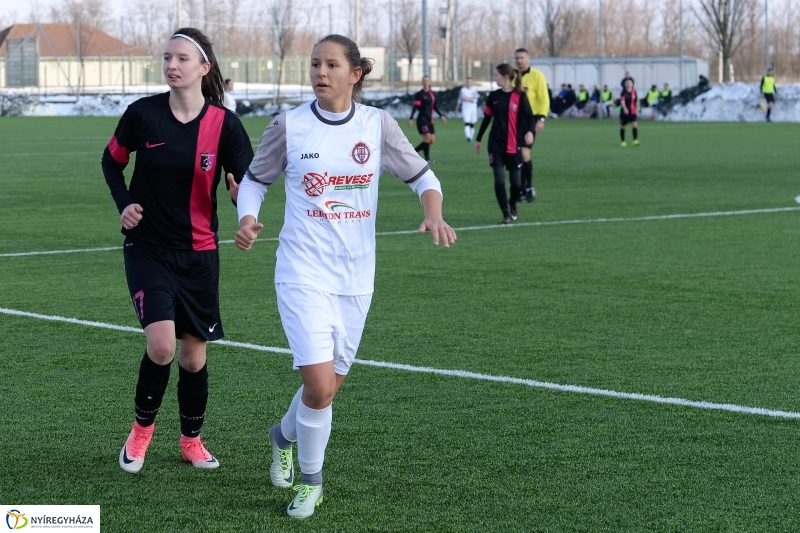 Városi derbi a női focistáknál - fotó Trifonov Éva