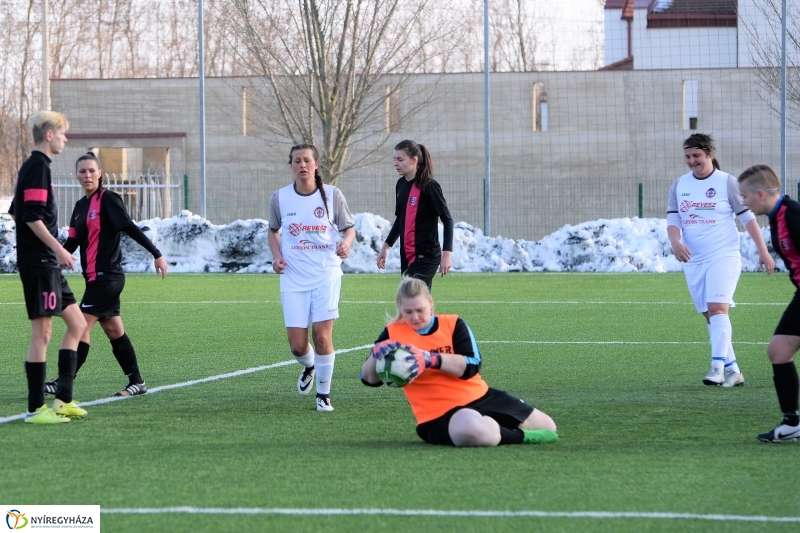 Városi derbi a női focistáknál - fotó Trifonov Éva