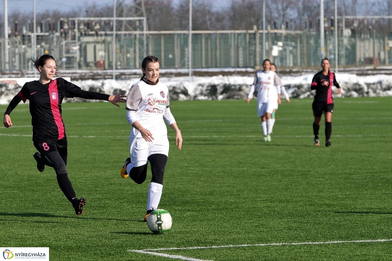 Városi derbi a női focistáknál - fotó Trifonov Éva