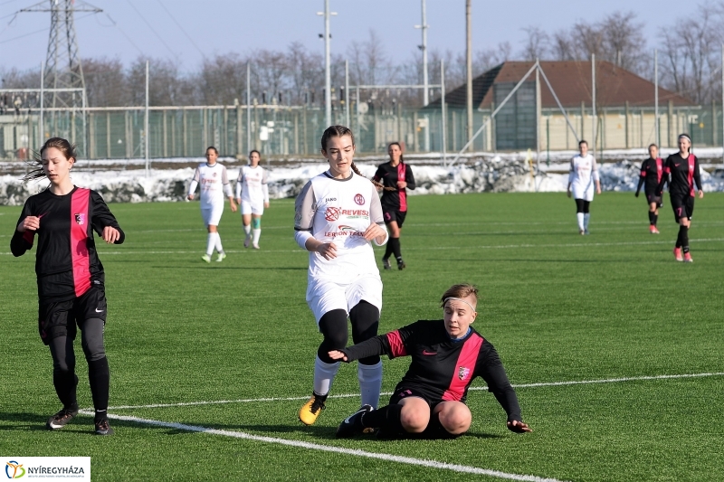 Városi derbi a női focistáknál - fotó Trifonov Éva