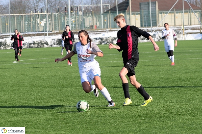 Városi derbi a női focistáknál - fotó Trifonov Éva