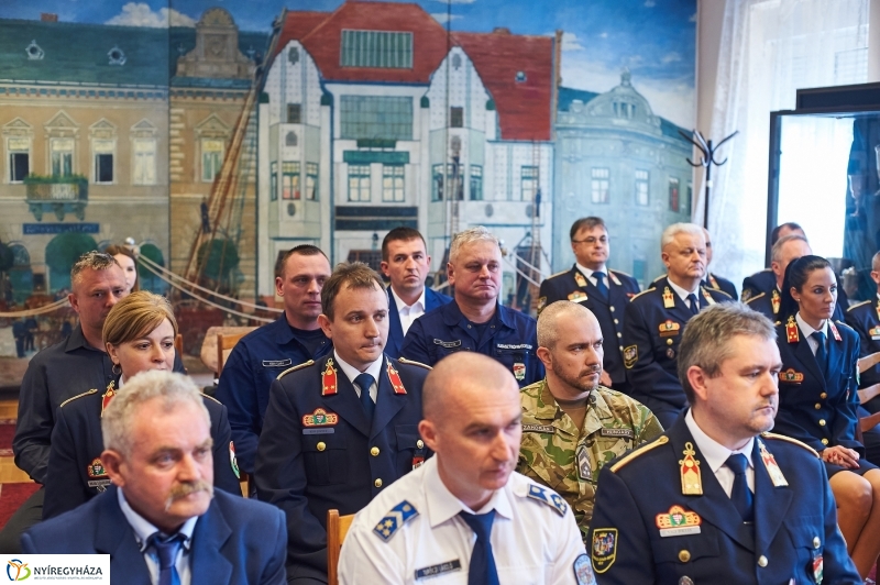 Elismerések a helyzetelemző értekezleten - fotó Szarka Lajos