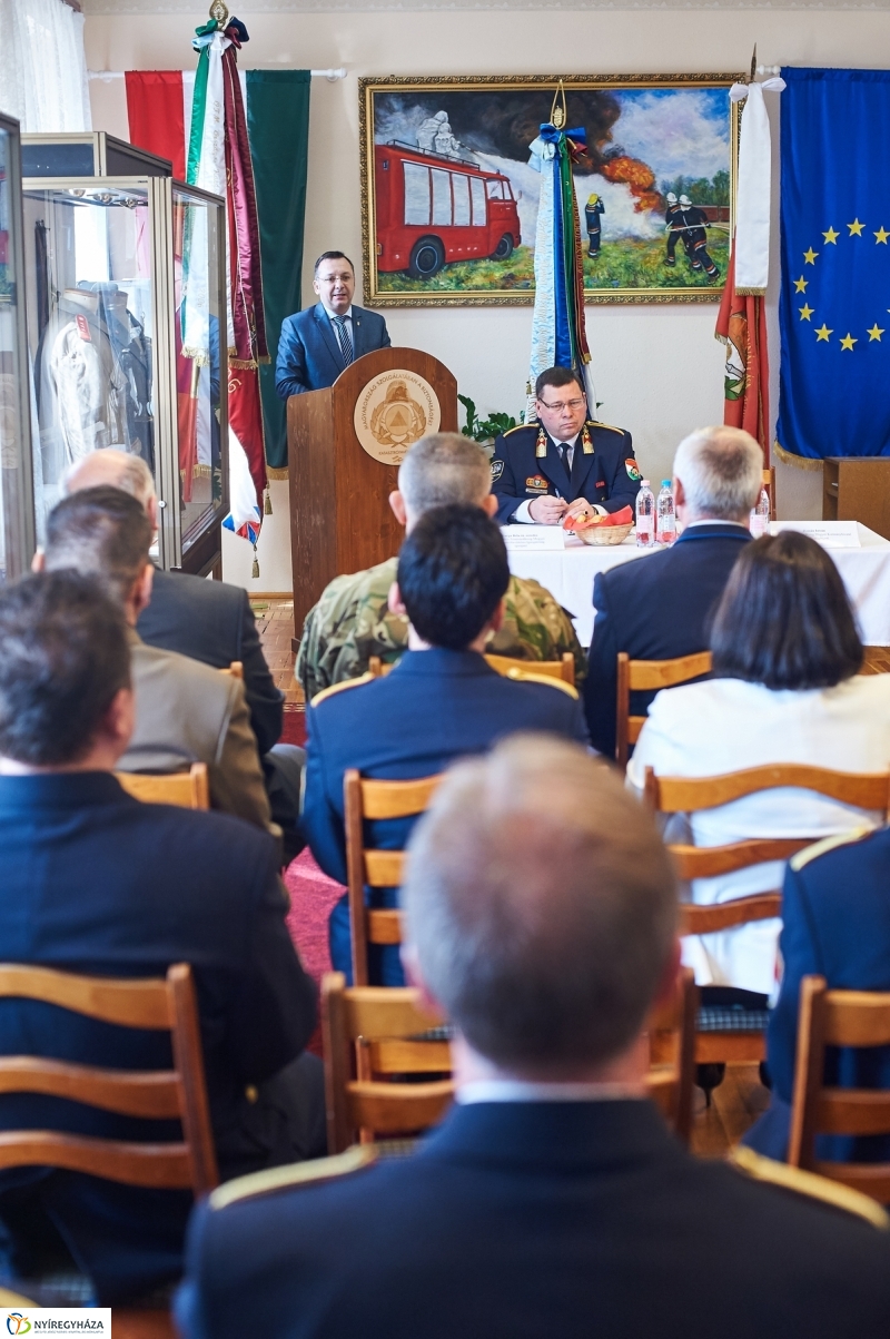 Elismerések a helyzetelemző értekezleten - fotó Szarka Lajos