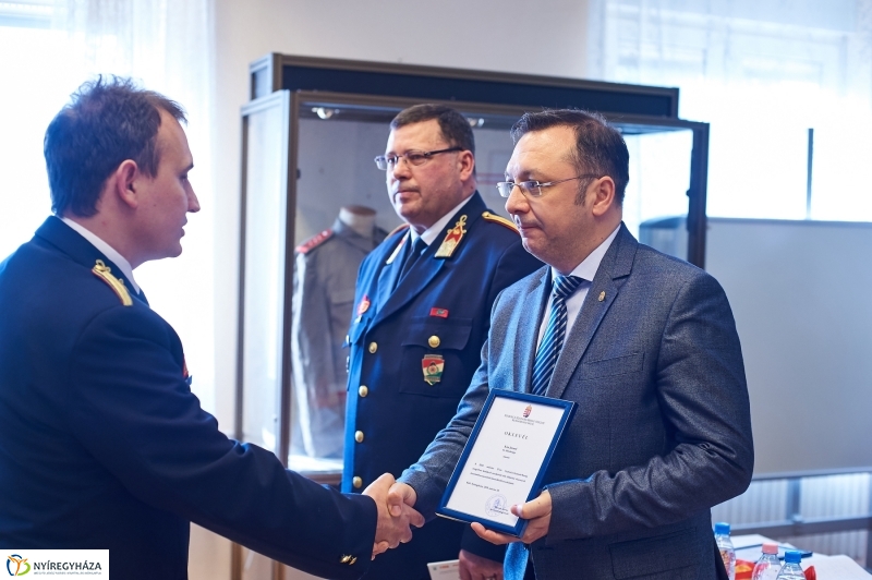 Elismerések a helyzetelemző értekezleten - fotó Szarka Lajos