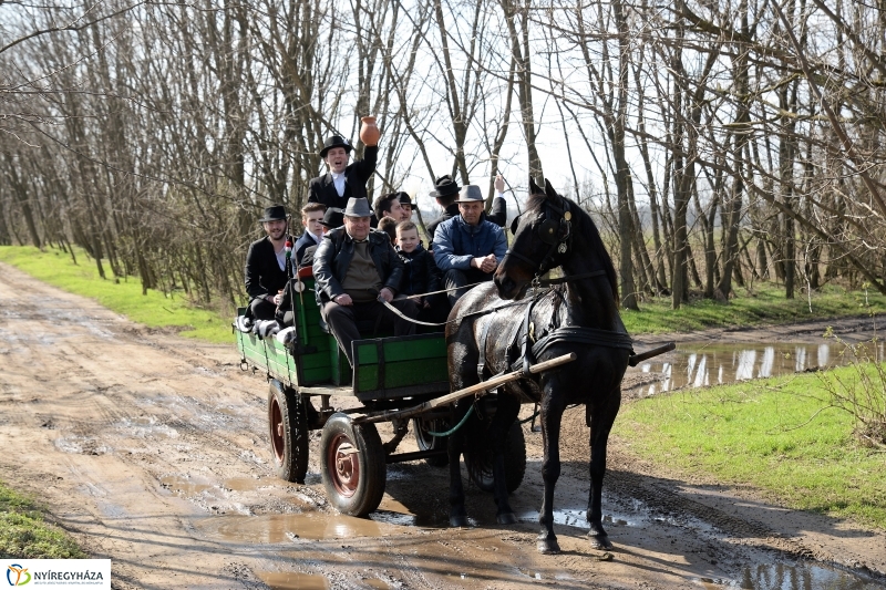 A Szabolcs Néptáncegyüttes húsvéti locsolkodása - fotó Trifonov Éva