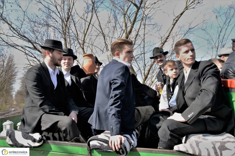 A Szabolcs Néptáncegyüttes húsvéti locsolkodása - fotó Trifonov Éva