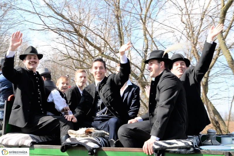 A Szabolcs Néptáncegyüttes húsvéti locsolkodása - fotó Trifonov Éva