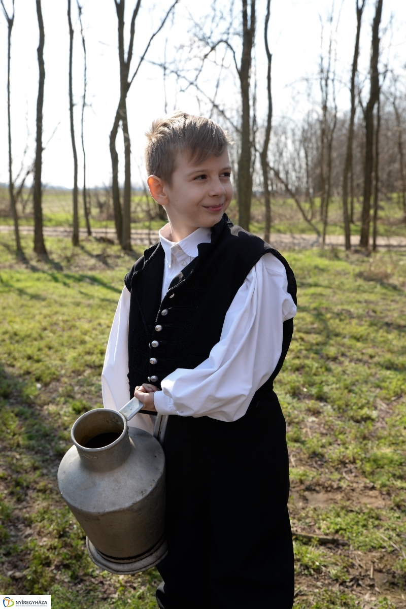 A Szabolcs Néptáncegyüttes húsvéti locsolkodása - fotó Trifonov Éva