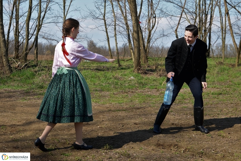 A Szabolcs Néptáncegyüttes húsvéti locsolkodása - fotó Trifonov Éva