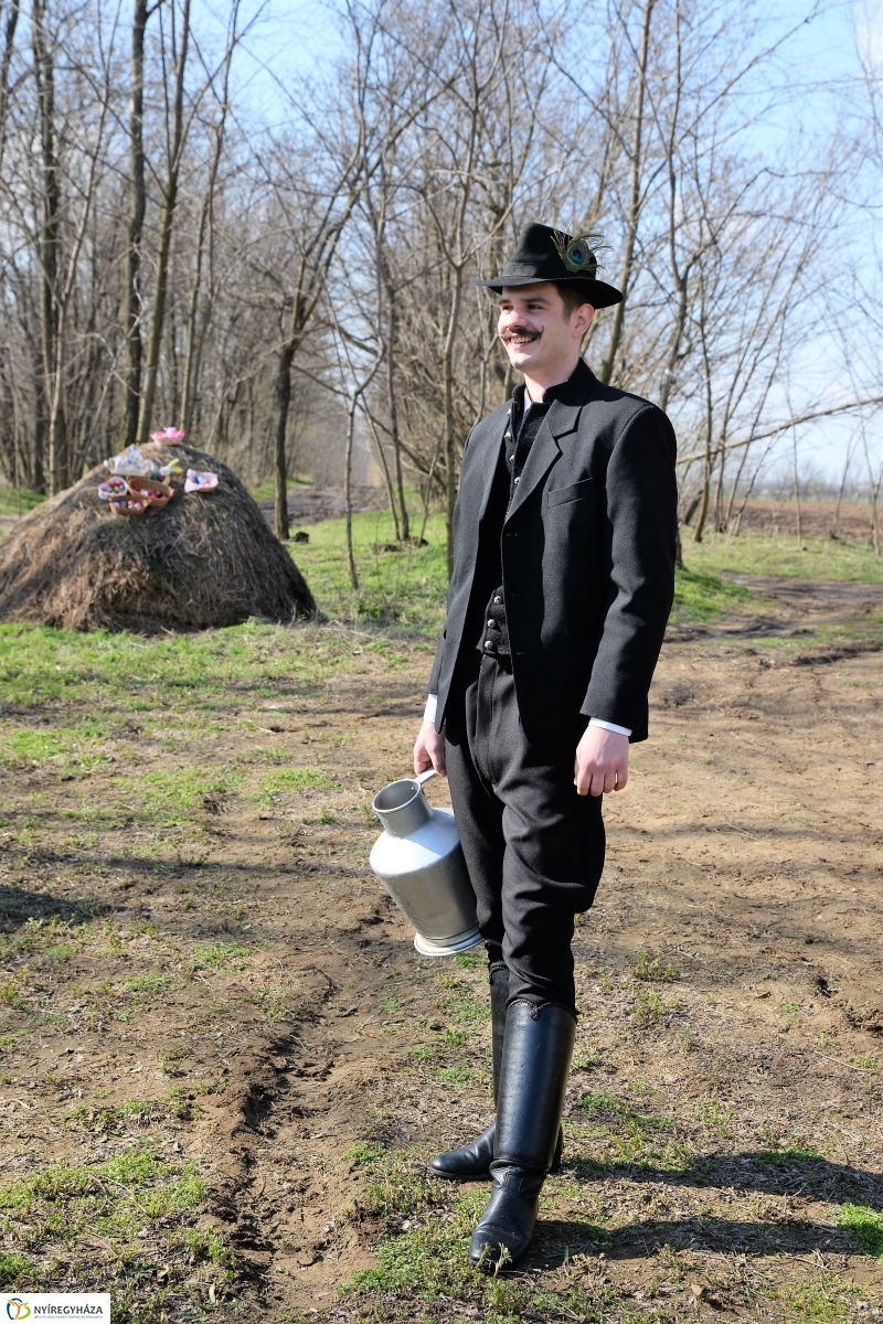 A Szabolcs Néptáncegyüttes húsvéti locsolkodása - fotó Trifonov Éva