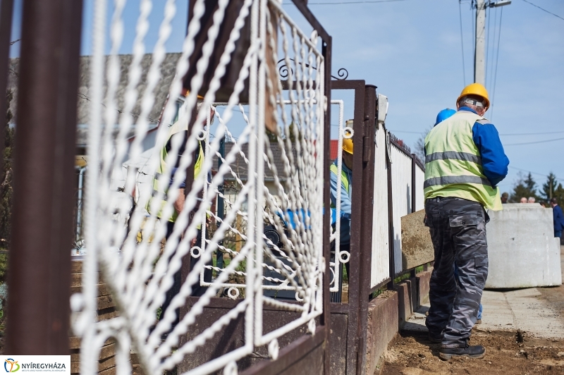 Helyszíni bejárás a Füzes utcán - fotó Szarka Lajos