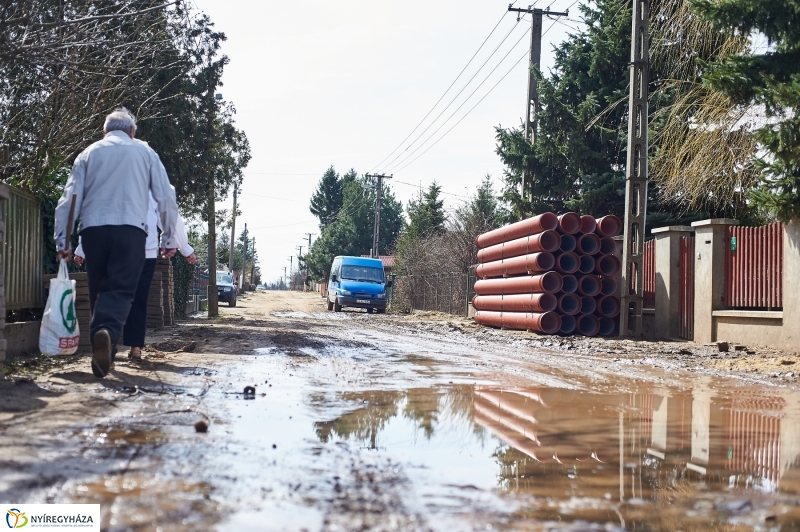 Helyszíni bejárás a Füzes utcán - fotó Szarka Lajos