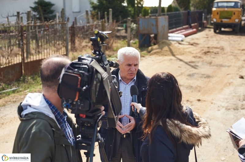 Helyszíni bejárás a Füzes utcán - fotó Szarka Lajos