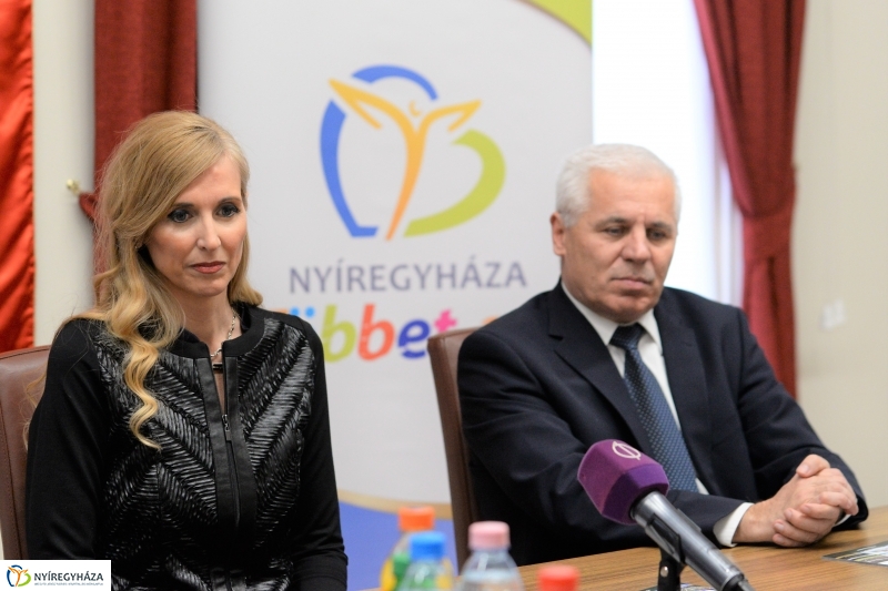 Hiszek benned program - bejelentés a Városházán - fotó Trifonov Éva